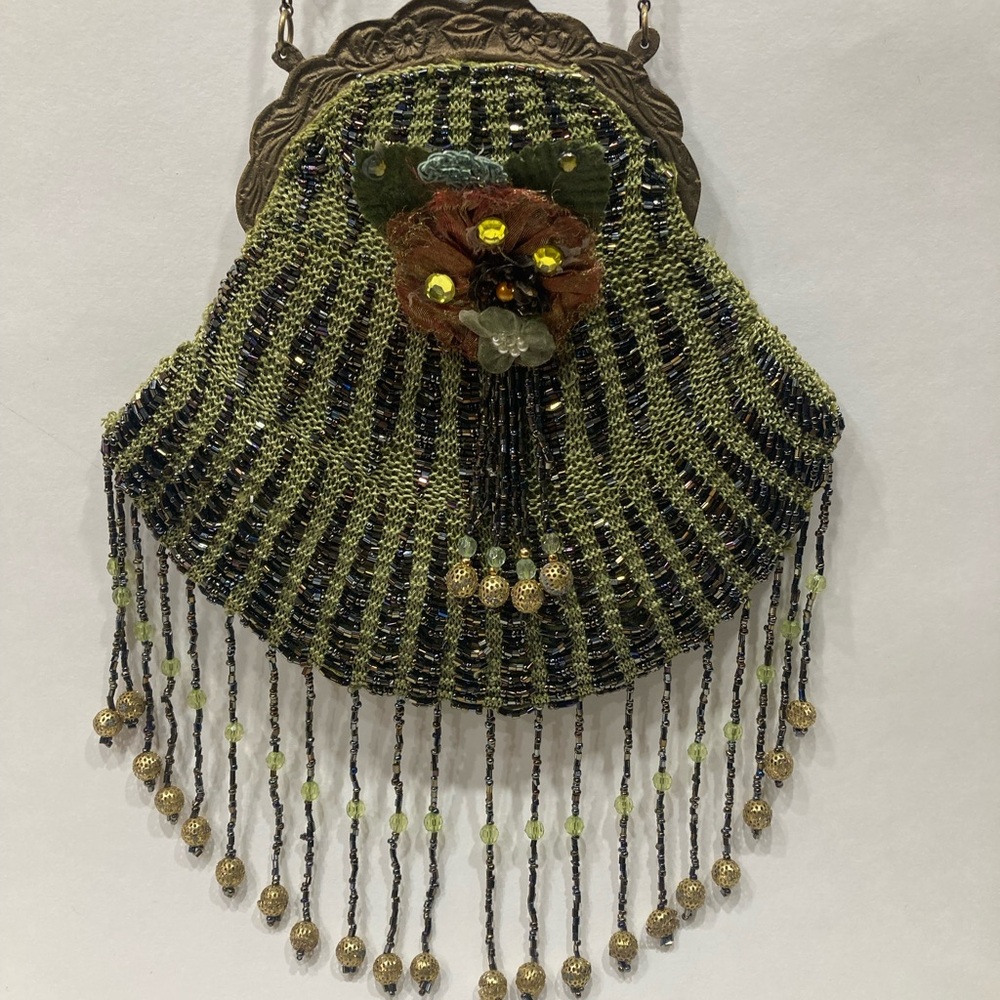 WAYNE KLESKI GREEN BEADED PURSE - Picture 2 of 13